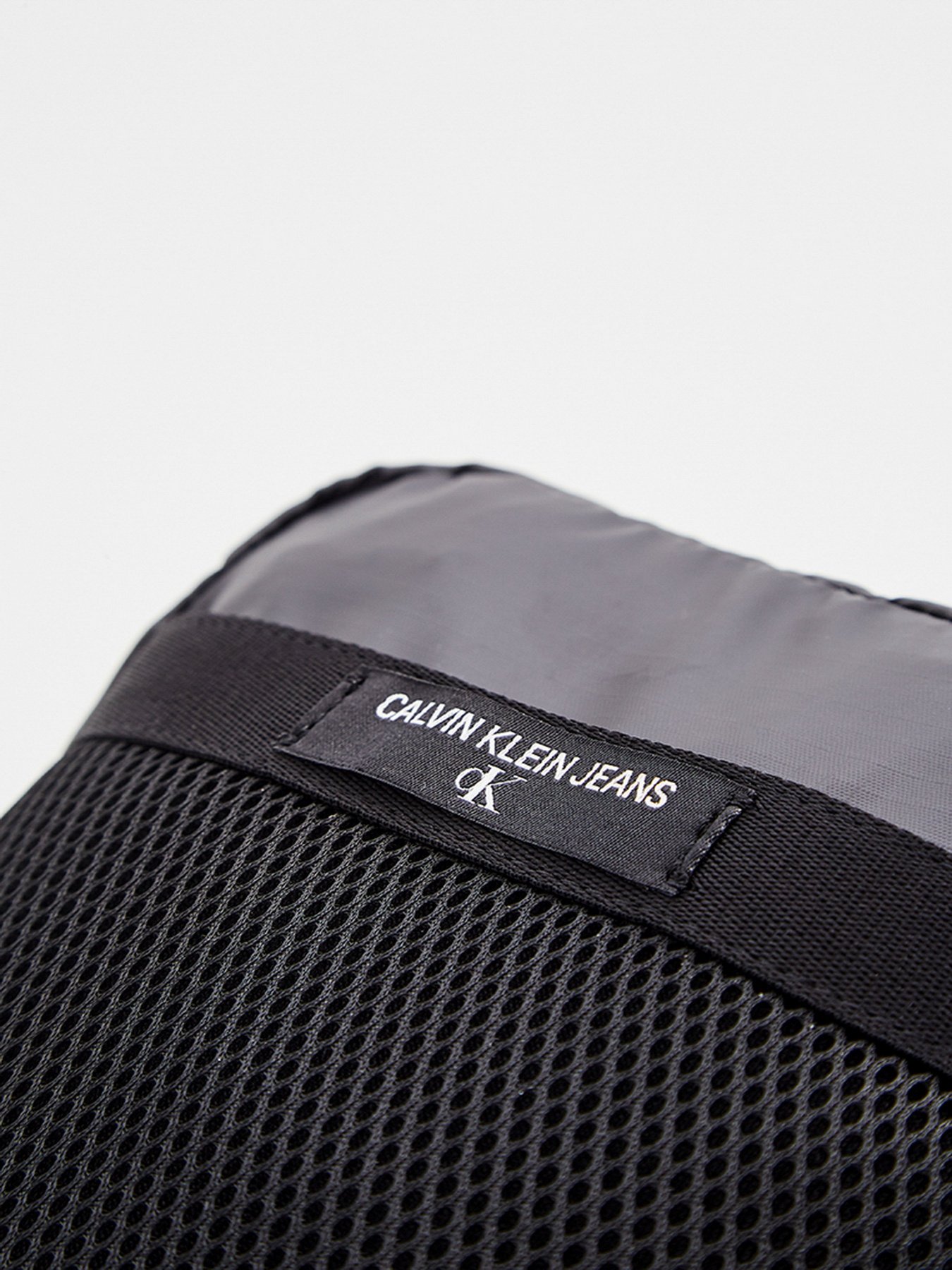 Крос-боді Calvin Klein модель K50K506641_BDS0 Фото
