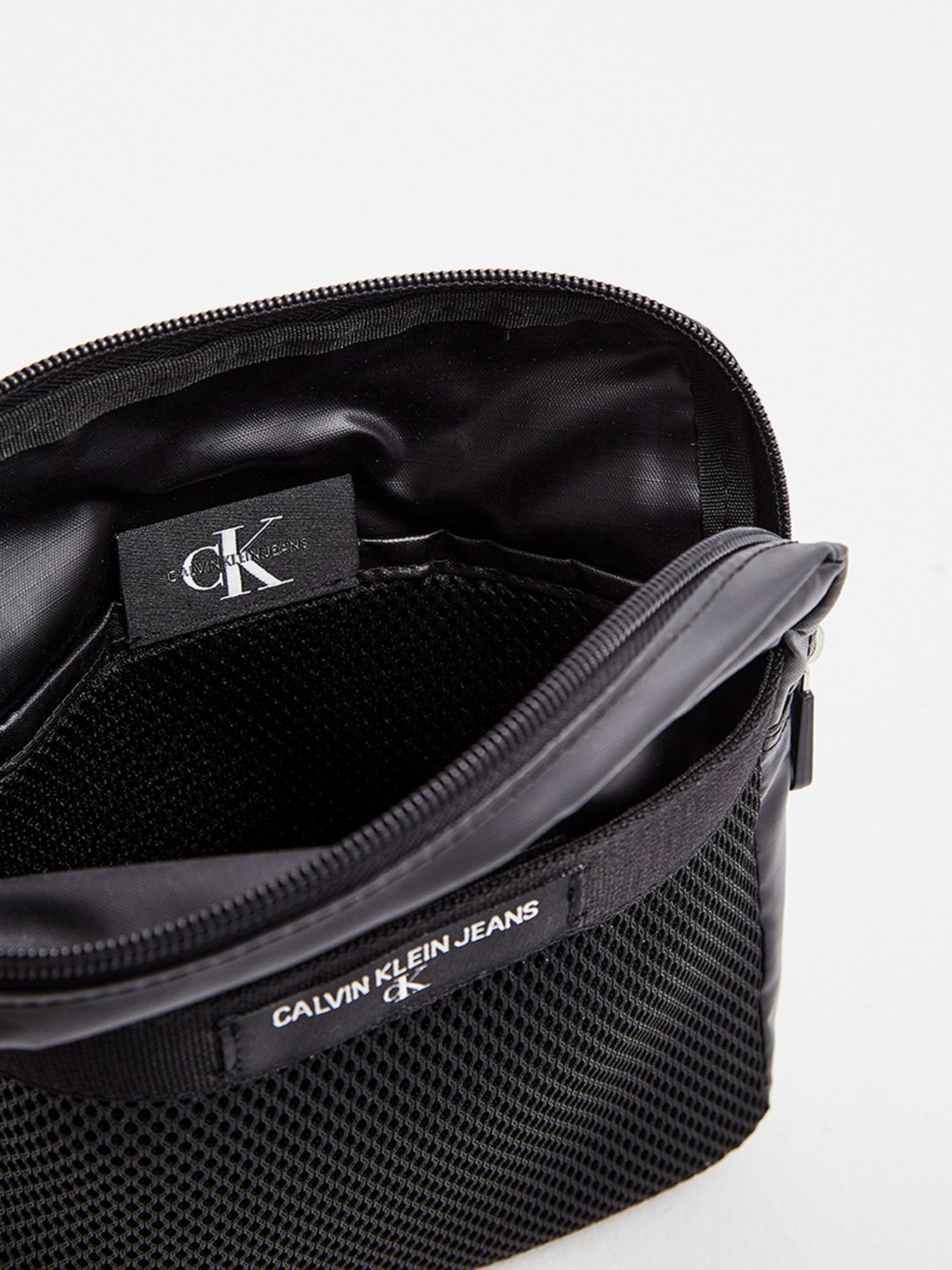 Крос-боді Calvin Klein модель K50K506641_BDS0 Фото