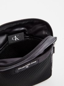 Крос-боді Calvin Klein модель K50K506641_BDS0 Фото