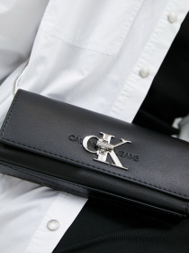 Крос-боді Calvin Klein модель K60K607484_BDS0 Фото