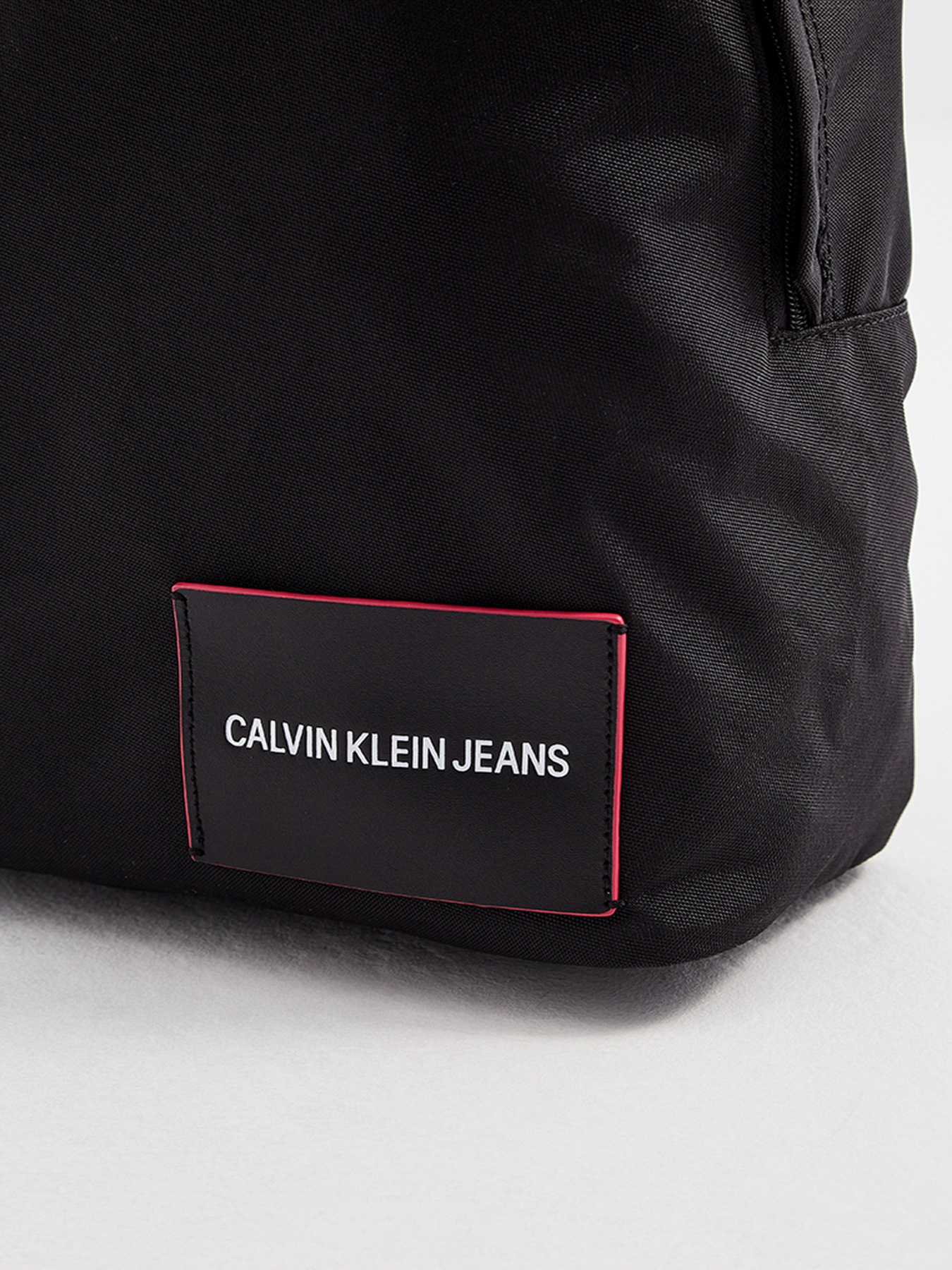 Рюкзаки Calvin Klein Round BP40 модель K60K607576_BDS0 Фото