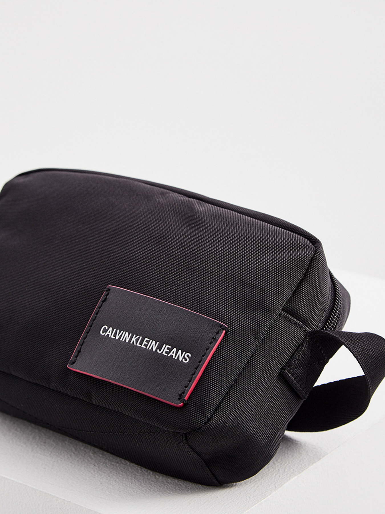 Кросс-боди Calvin Klein модель K60K607577_BDS0 Фото