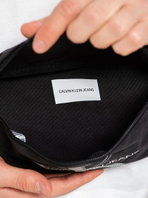 Поясна сумка Calvin Klein модель K50K506130_BDS0 Фото