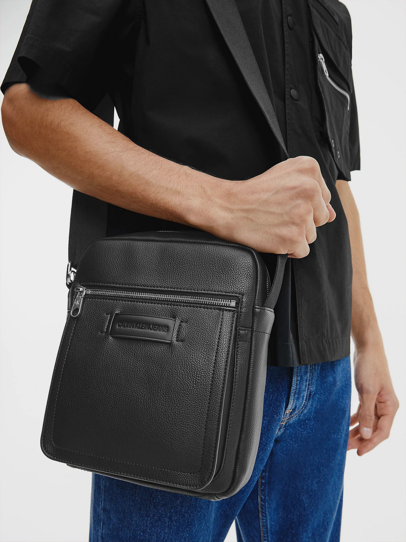 Мессенджер Calvin Klein модель K50K506947_BDS Фото