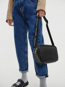 Кросс-боди Calvin Klein модель K60K608233_BDS Фото