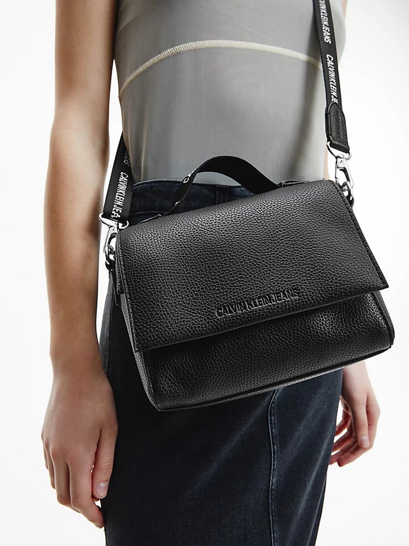 Сумка Calvin Klein модель K60K608267_BDS Фото