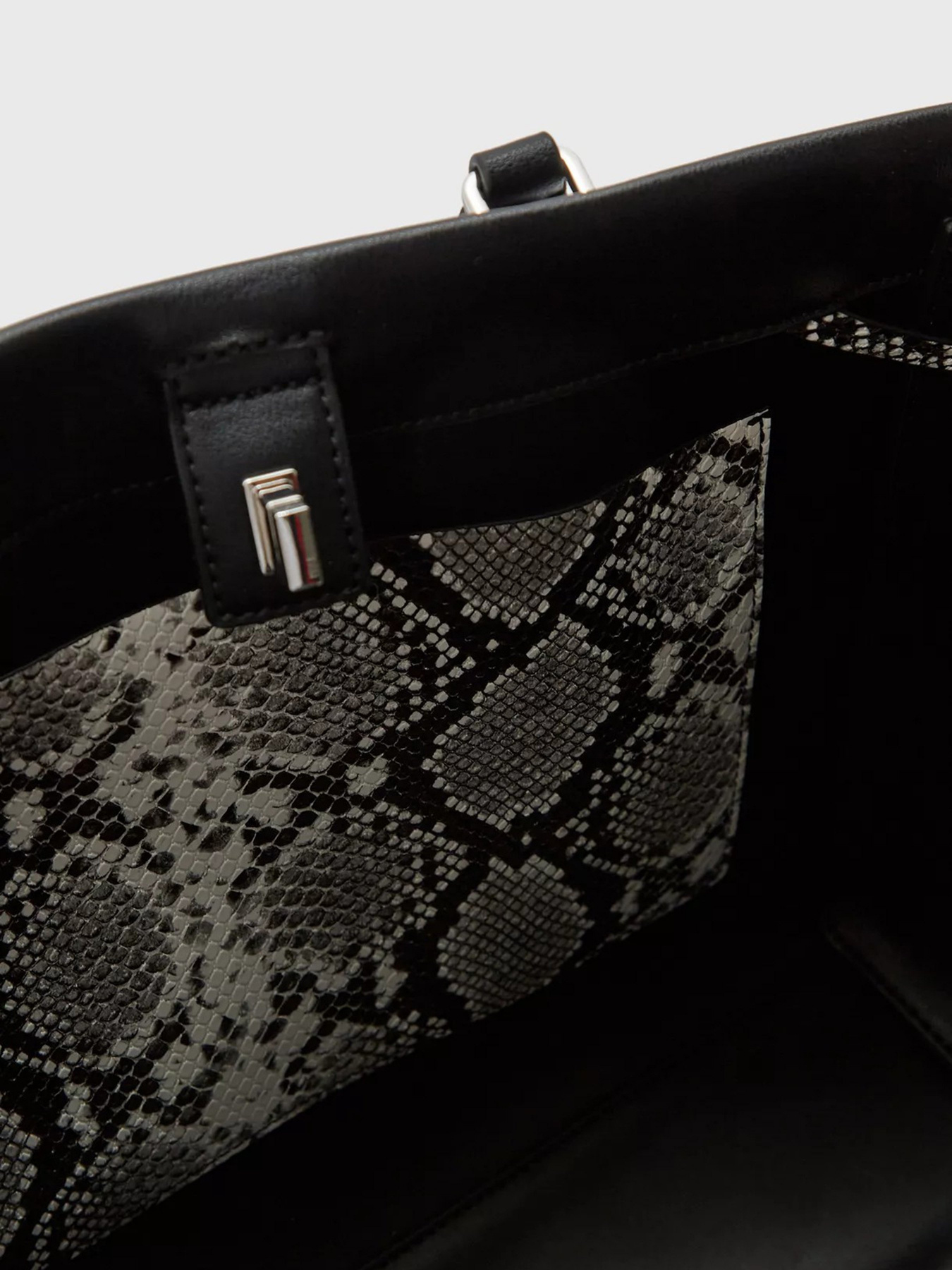 Сумка Calvin Klein модель K60K608315_0GK Фото