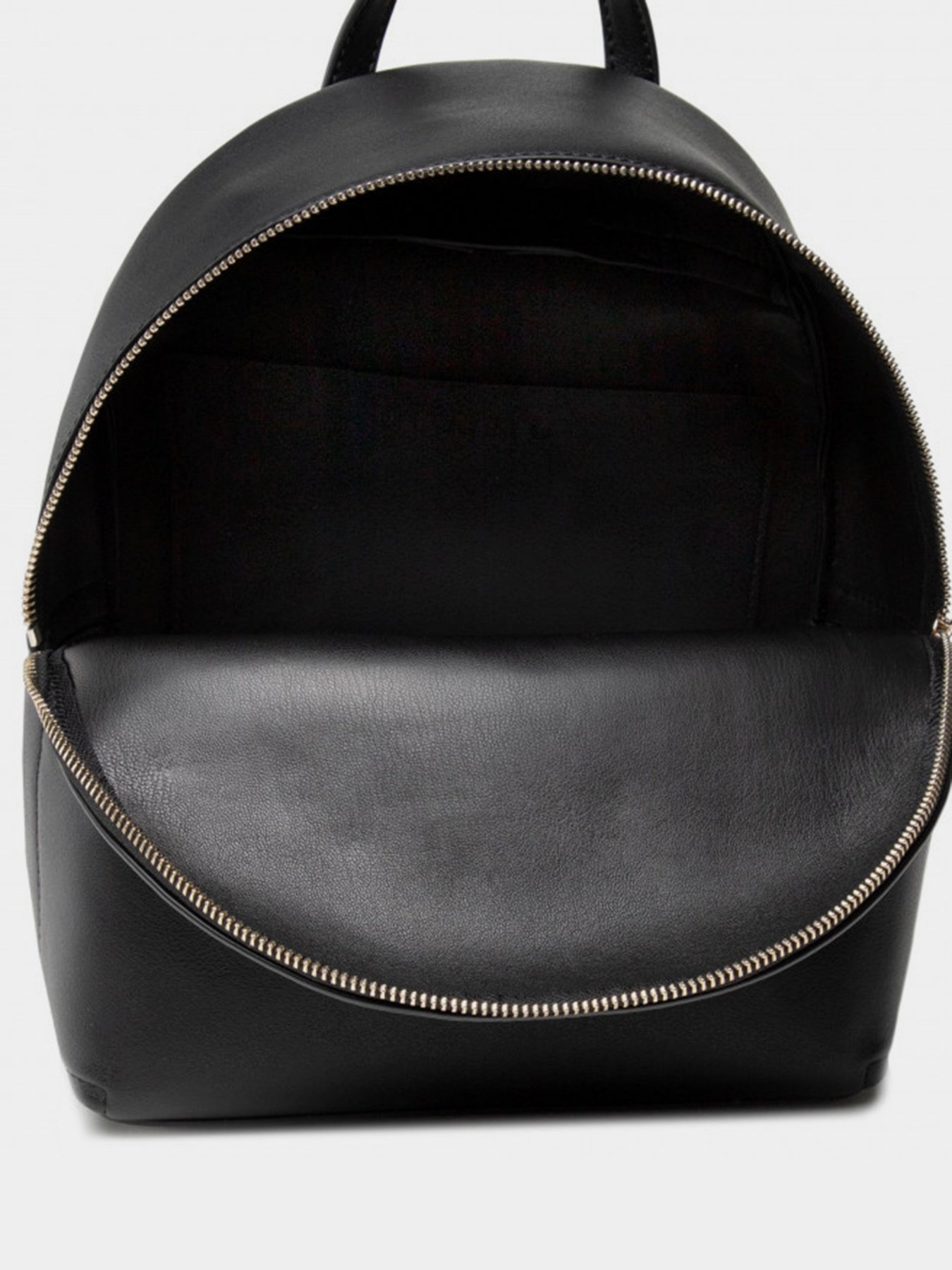 Рюкзаки Calvin Klein Round Bp W/Pckt модель K60K608557_BAX Фото