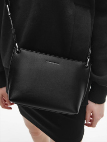 Крос-боді Calvin Klein модель K60K608383_BDS Крос-боді Calvin Klein модель K60K608383_BDS Фото