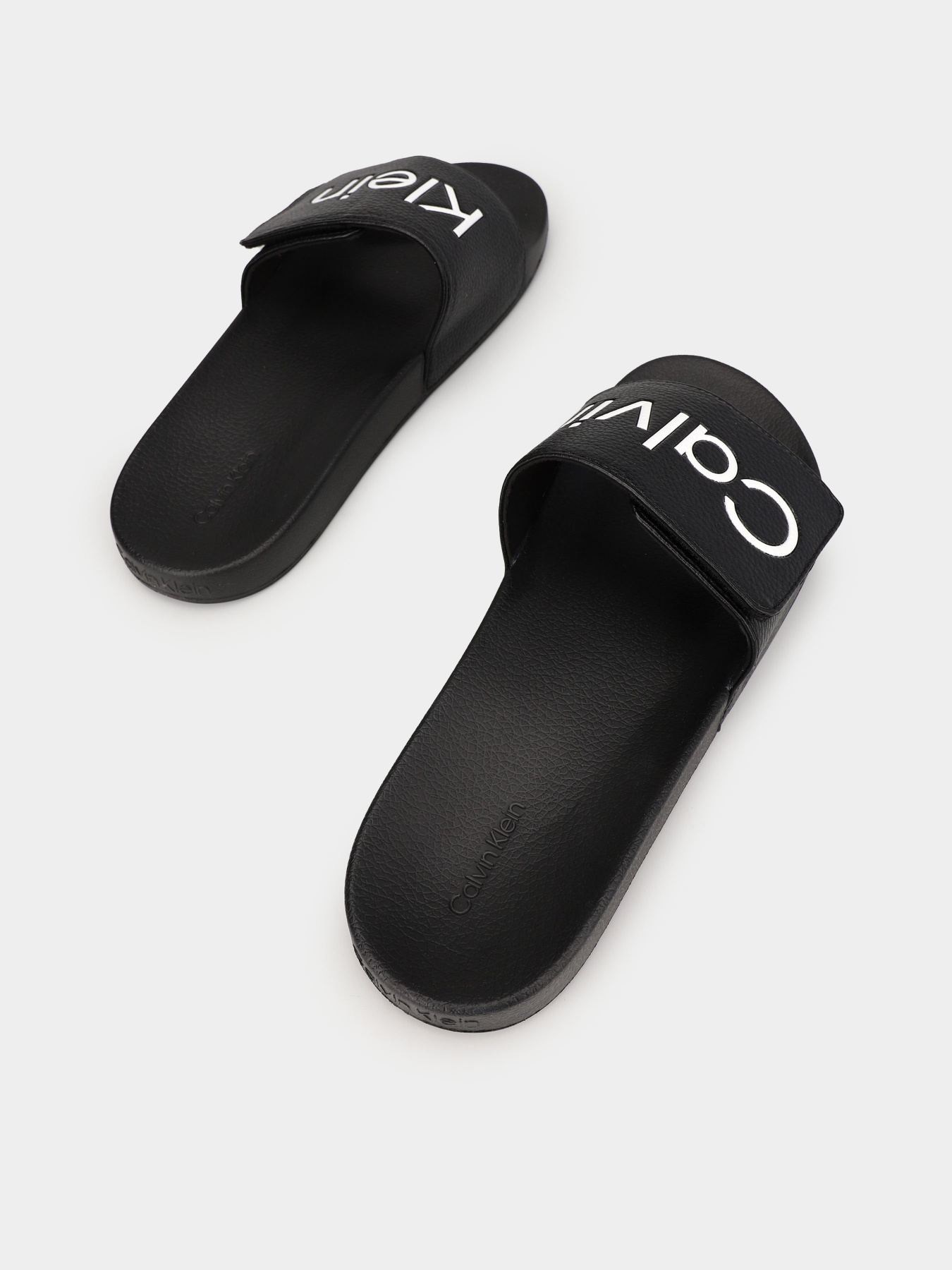 Шлепанцы Calvin Klein Adj Pool Slide Pu модель HM0HM00957-BEH Шлепанцы Calvin Klein Adj Pool Slide Pu модель HM0HM00957-BEH Фото