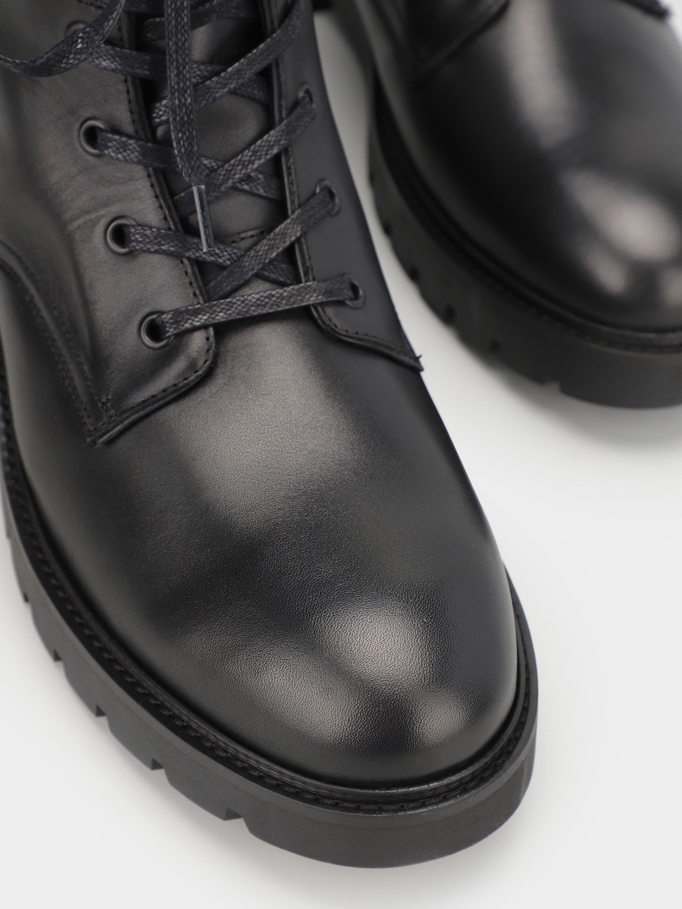 Черевики Calvin Klein Combat Mid Laceup Boot Lth модель YM0YM00832-BEH Фото