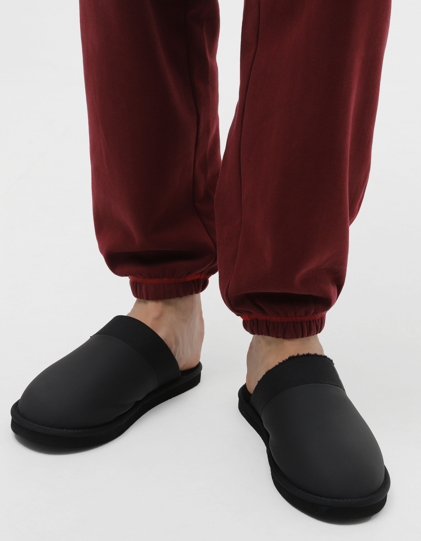 Тапки Calvin Klein Faux Leather Mule Slippers модель YM0YM00758-00T Фото