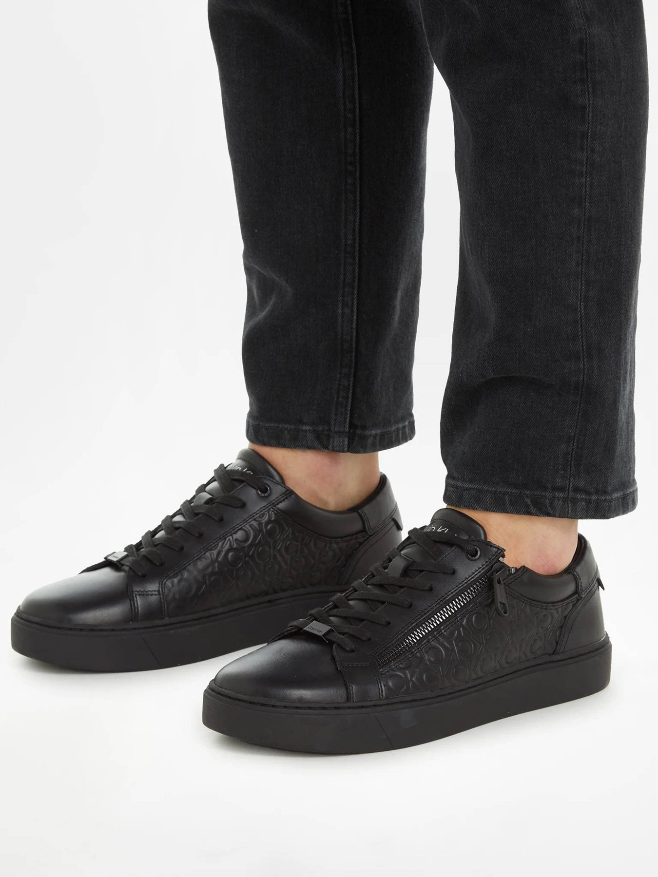 Кеди низькі Calvin Klein Low Top Lace Up W/Zip Mono модель HM0HM01188-0GL Фото