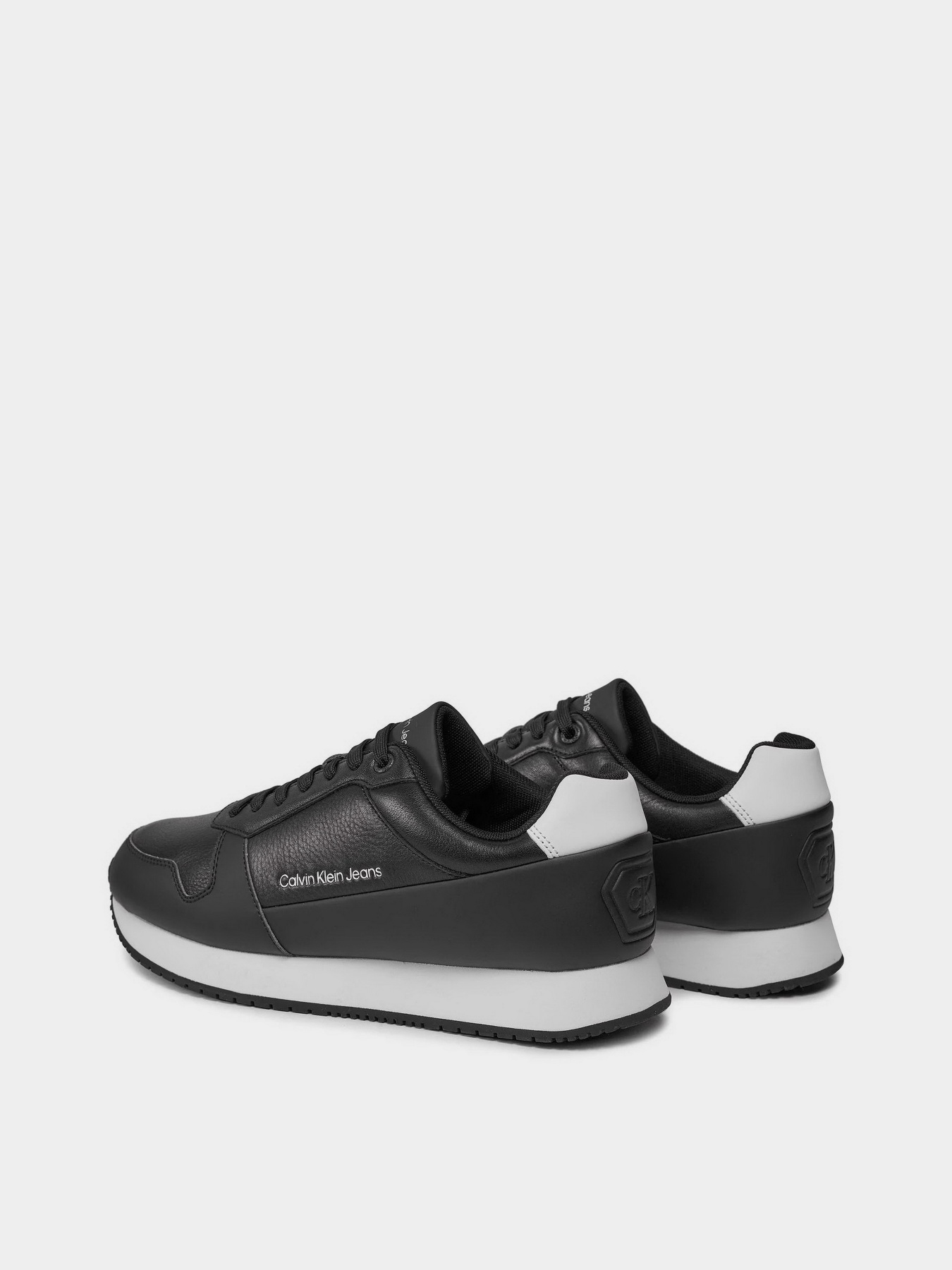 Кроссовки Calvin Klein Retro Runner Low Lth In Sat модель YM0YM00863-0GM Фото
