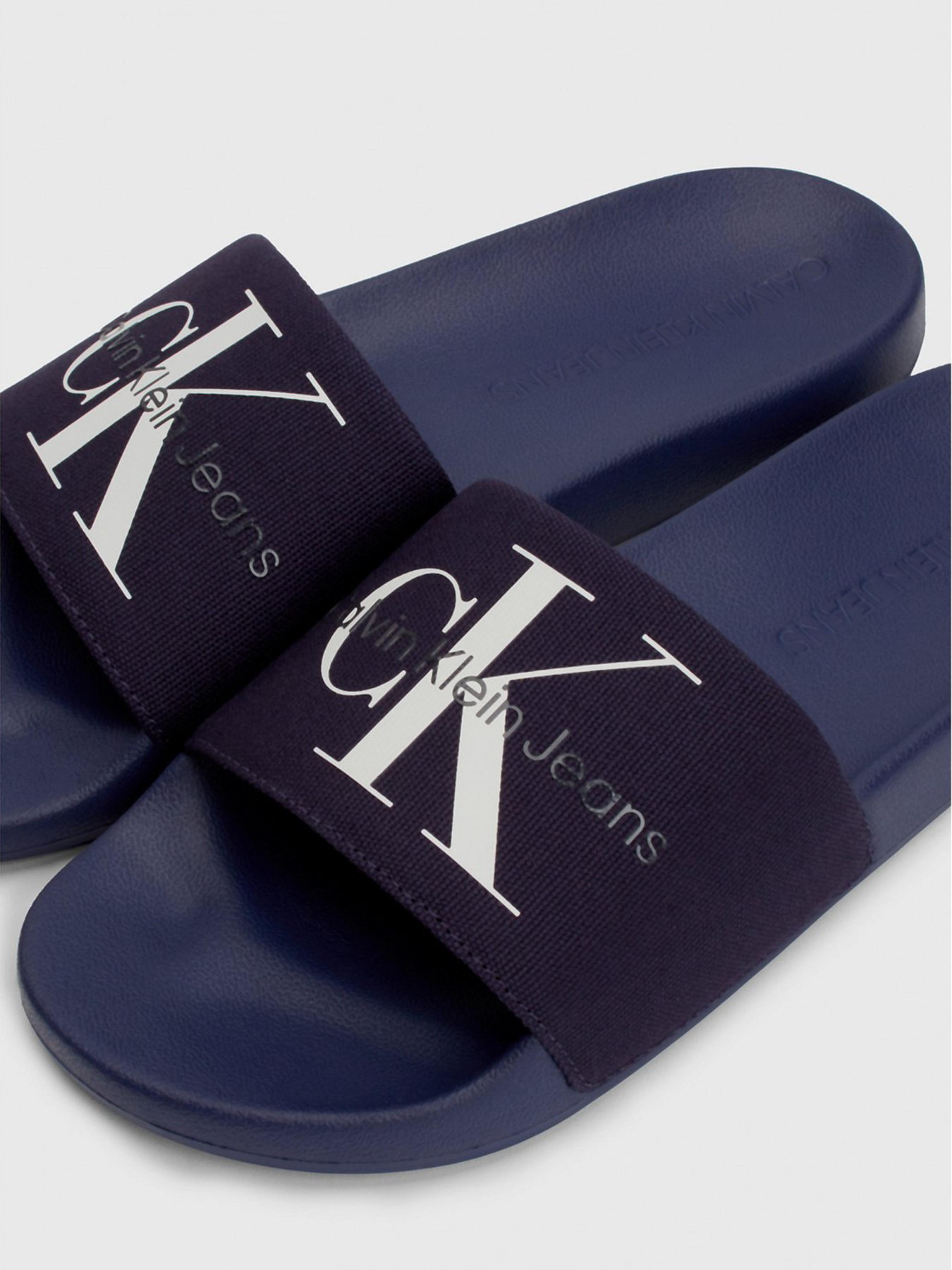 Шлепанцы Calvin Klein Slide Monogram Co модель YM0YM00061-0GY Фото