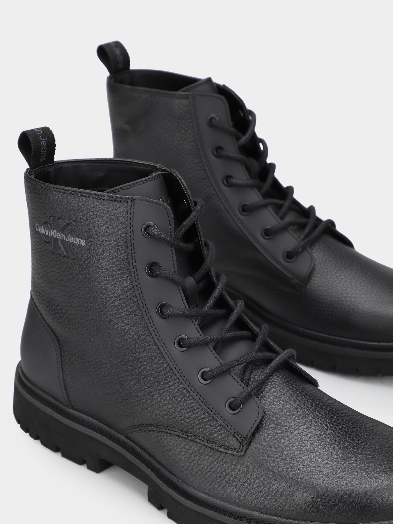 Ботинки Calvin Klein Eva Mid Laceup Boot Lth модель YM0YM00751-0GJ Фото