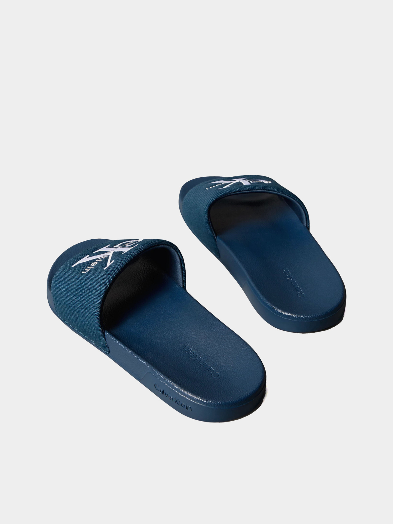 Шльопанці Calvin Klein ESS SLIDE CV модель YM0YM01393-BAI Шльопанці Calvin Klein ESS SLIDE CV модель YM0YM01393-BAI Фото