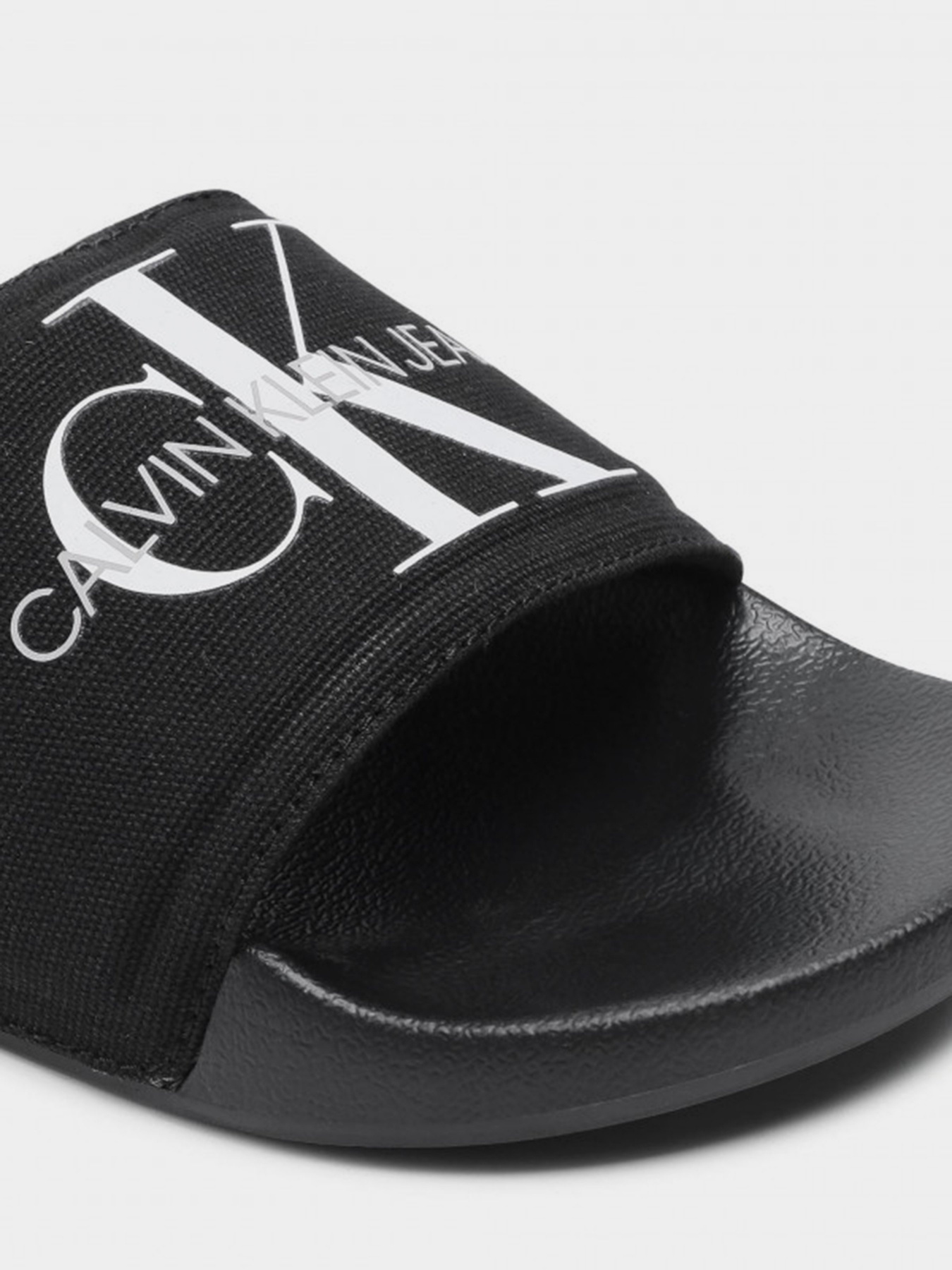 Шлёпанцы Calvin Klein модель YM0YM00061-BDS Шлёпанцы Calvin Klein модель YM0YM00061-BDS Фото