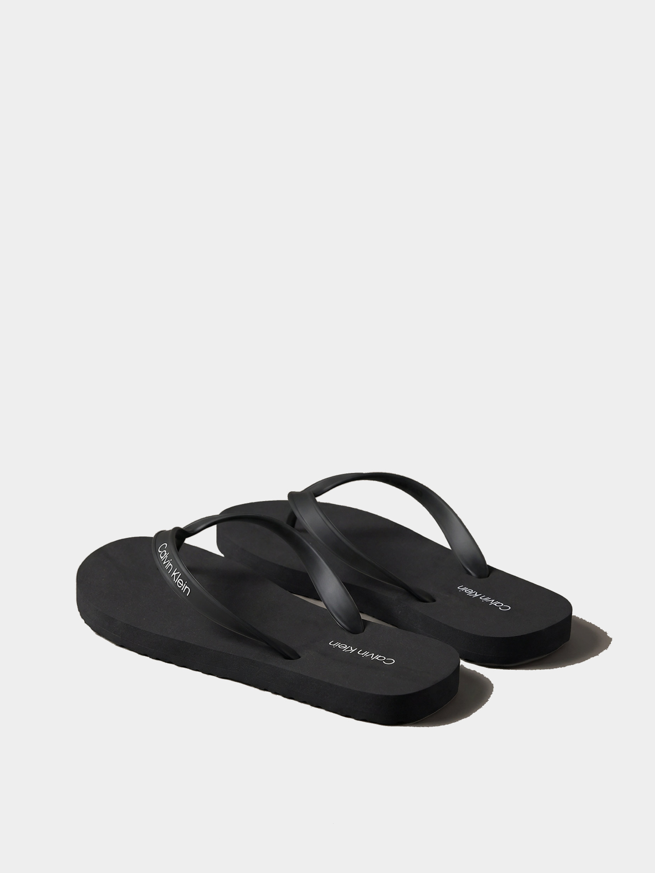 Шлёпанцы Calvin Klein BEACH THONG SLIDE модель HM0HM02105-0GJ Фото