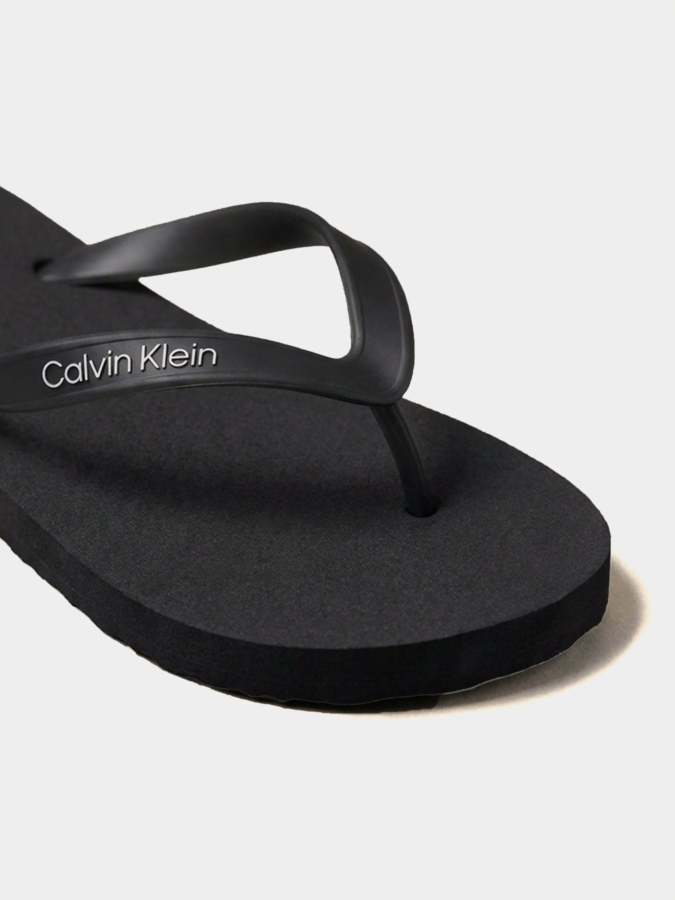 Шлёпанцы Calvin Klein BEACH THONG SLIDE модель HM0HM02105-0GJ Фото