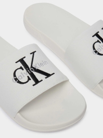Шлепанцы Calvin Klein ESS SLIDE CV модель YM0YM01393-0K4 Фото
