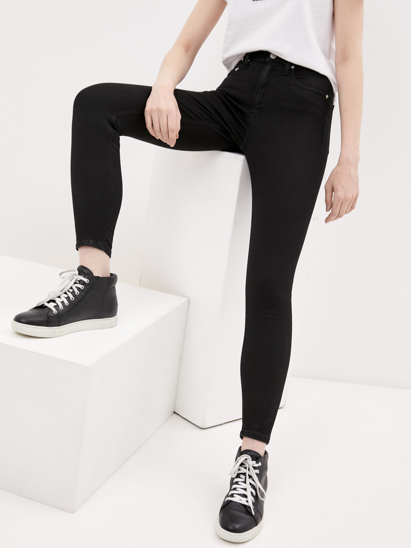 Джинсы Calvin Klein Jeans модель J20J215526_1BY Фото