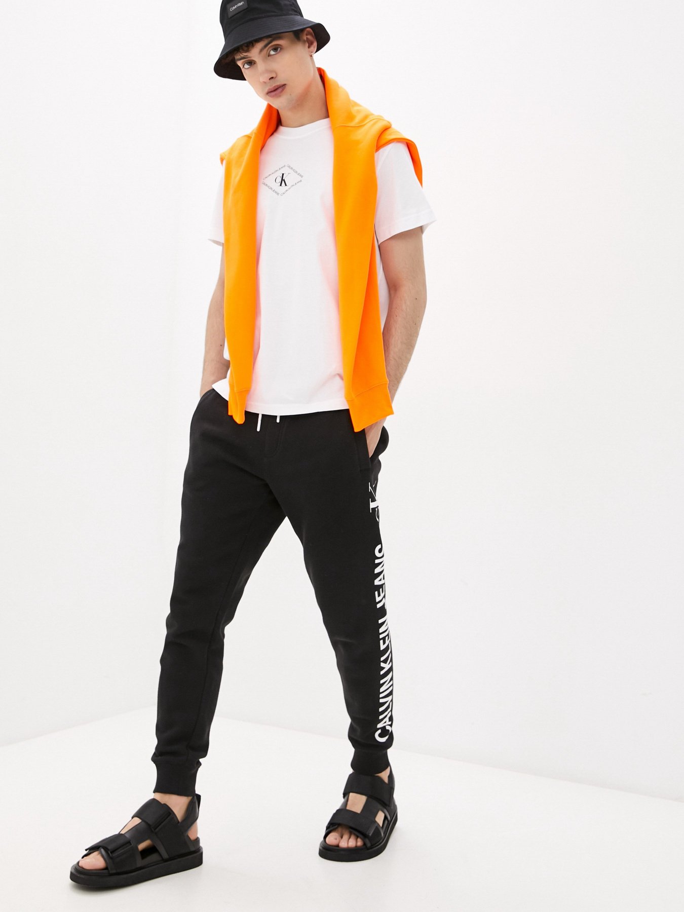 Футболки і поло Calvin Klein Jeans модель J30J317448_YAF Фото