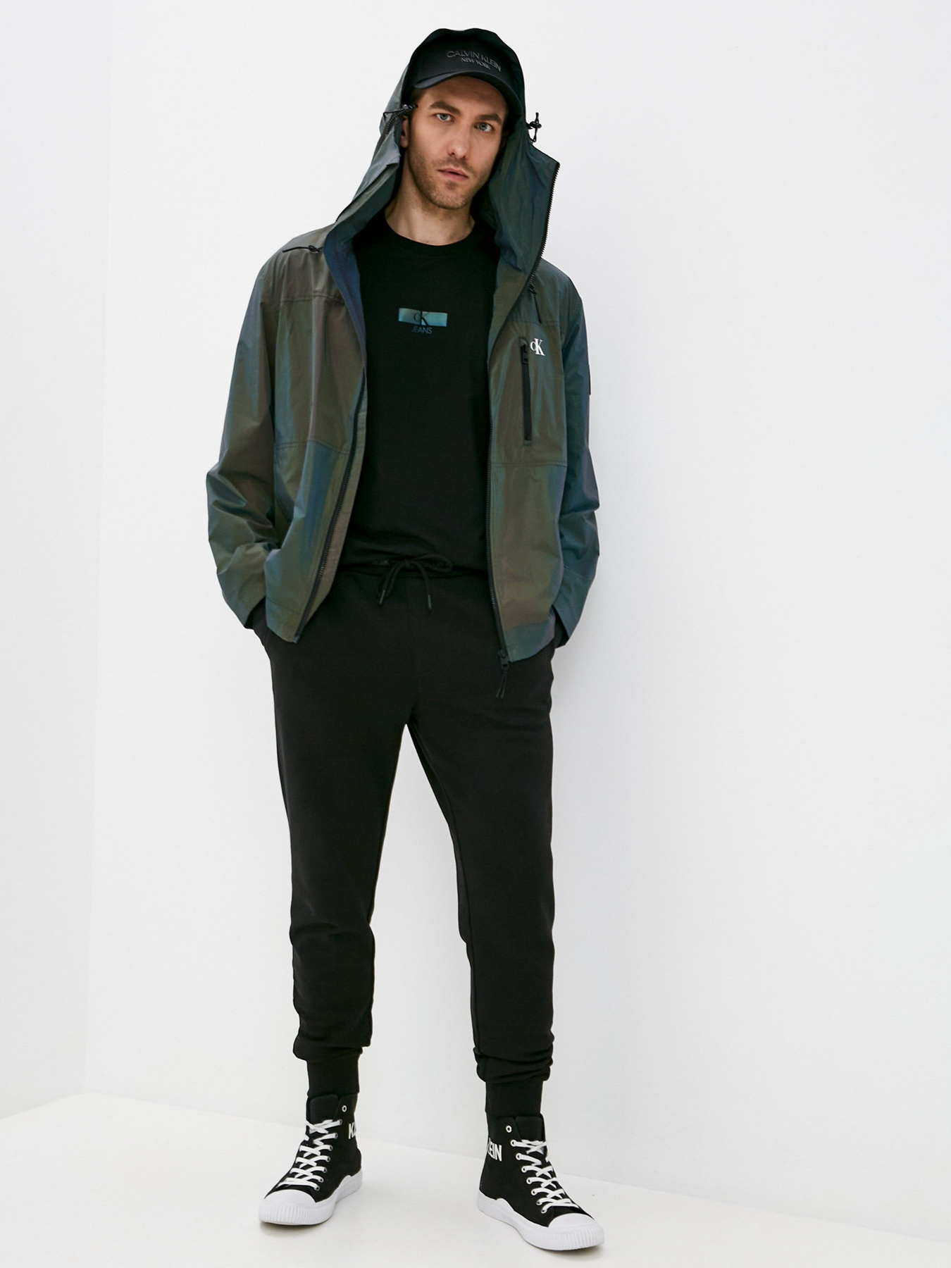 Футболки и поло Calvin Klein Jeans модель J30J317492_BEH Фото