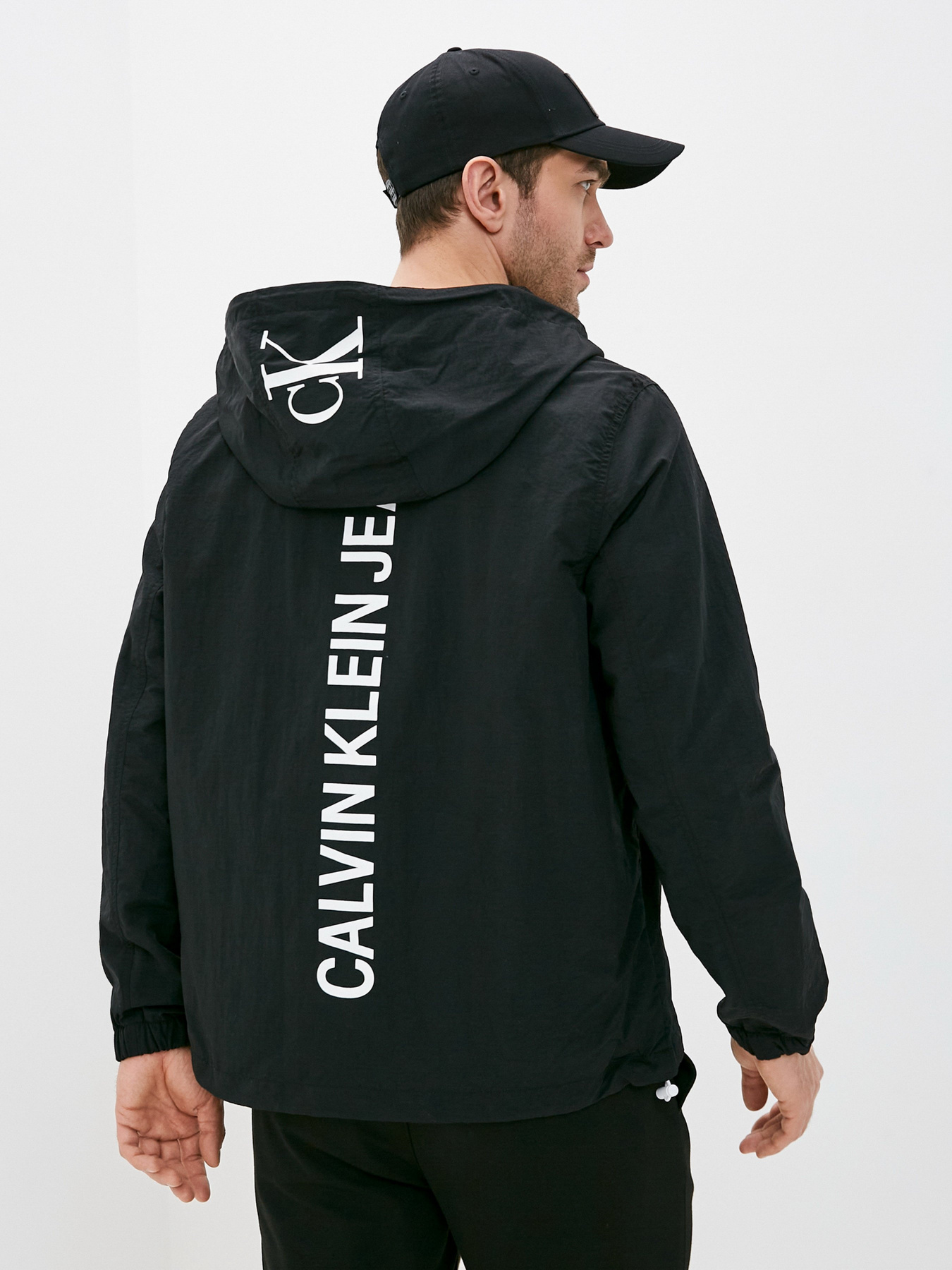 Демисезонная куртка Calvin Klein Jeans модель J30J317528_BEH Фото