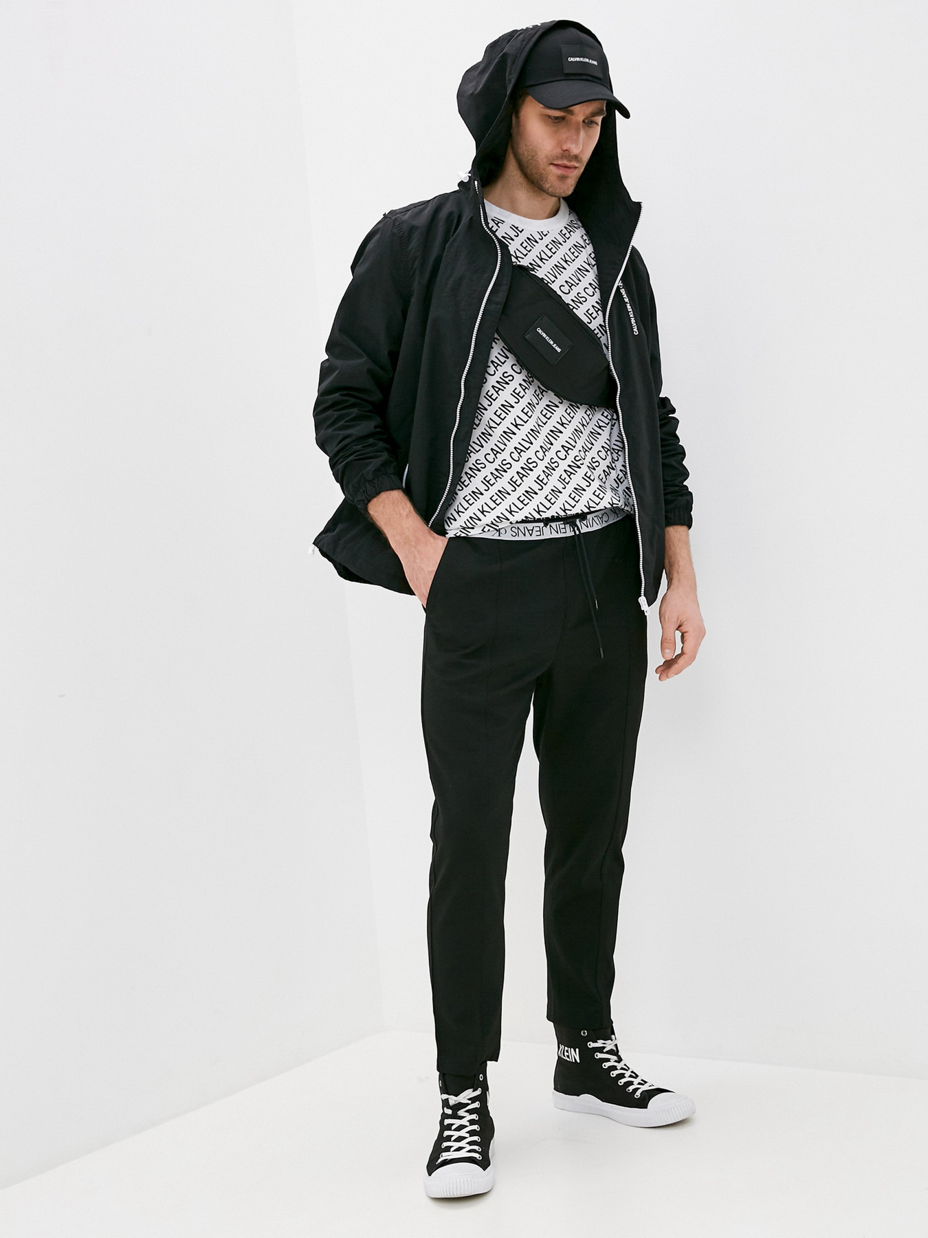 Демисезонная куртка Calvin Klein Jeans модель J30J317528_BEH Фото