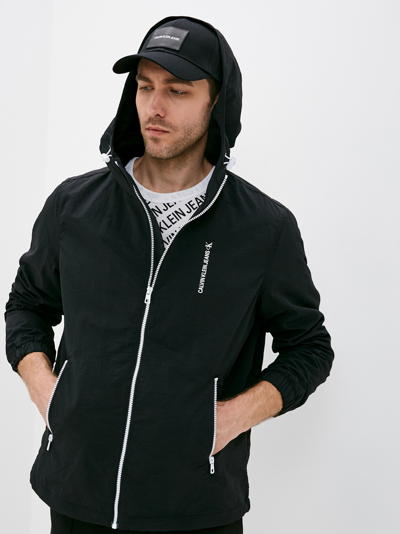 Демисезонная куртка Calvin Klein Jeans модель J30J317528_BEH Фото