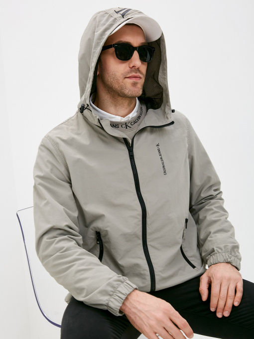 Демисезонная куртка Calvin Klein Jeans модель J30J317528_PBU Фото