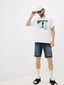 Повседневные шорты Calvin Klein Jeans модель J30J317740_1BJ Повседневные шорты Calvin Klein Jeans модель J30J317740_1BJ Фото