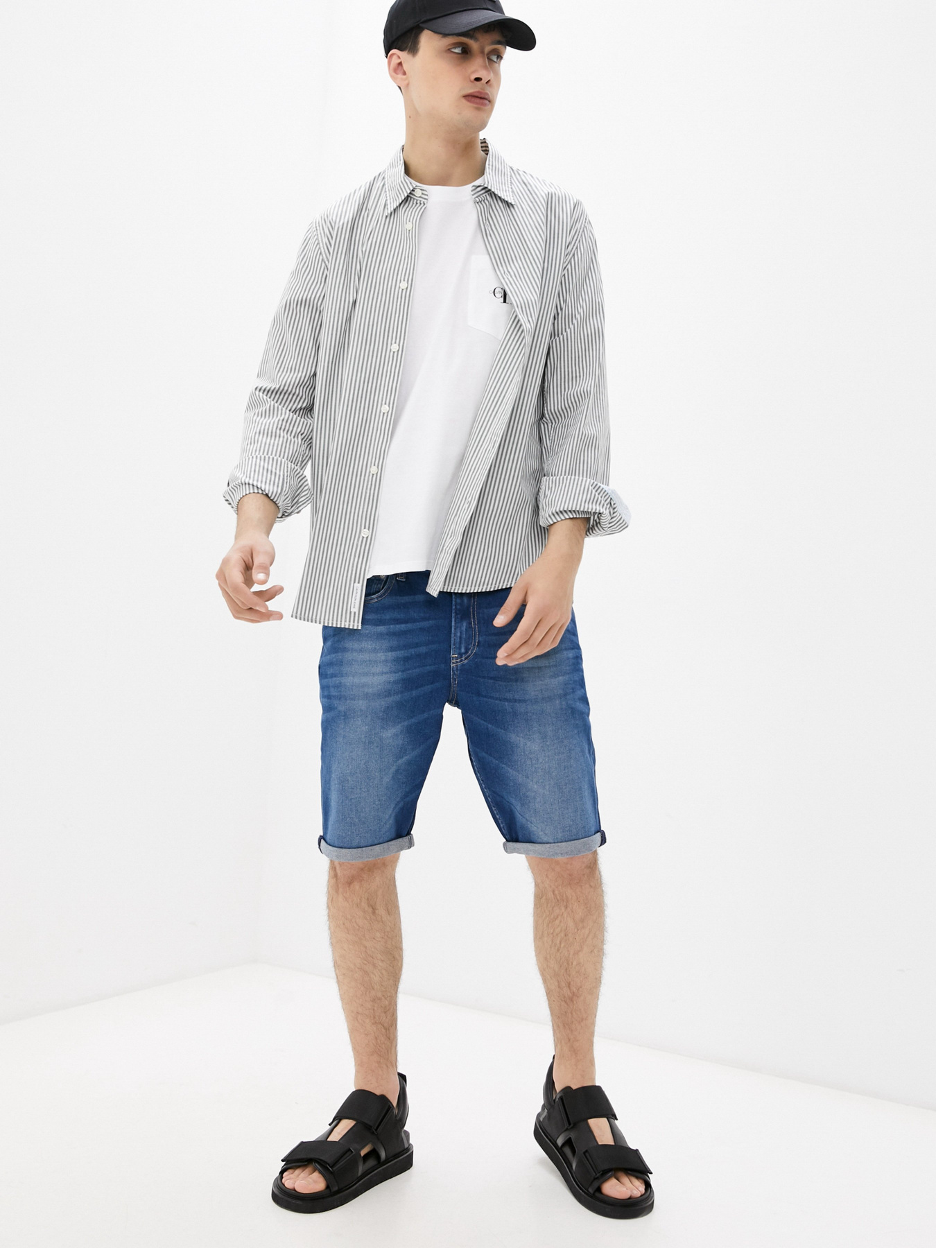 Повседневные шорты Calvin Klein Jeans модель J30J317742_1BJ Повседневные шорты Calvin Klein Jeans модель J30J317742_1BJ Фото