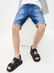 Повседневные шорты Calvin Klein Jeans модель J30J317742_1BJ Повседневные шорты Calvin Klein Jeans модель J30J317742_1BJ Фото