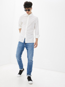 Джинси Calvin Klein Jeans модель J30J317768_1A4 Джинси Calvin Klein Jeans модель J30J317768_1A4 Фото