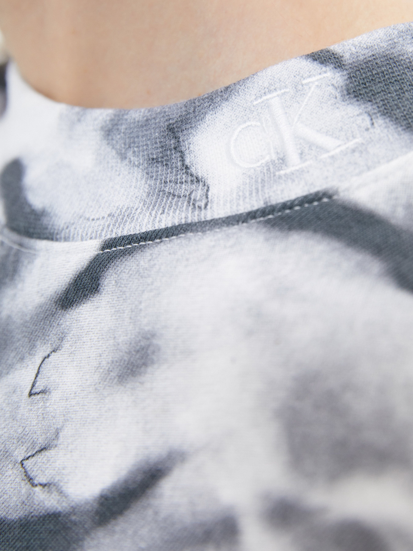 Світшот Calvin Klein Jeans модель J20J215580_0IM Світшот Calvin Klein Jeans модель J20J215580_0IM Фото