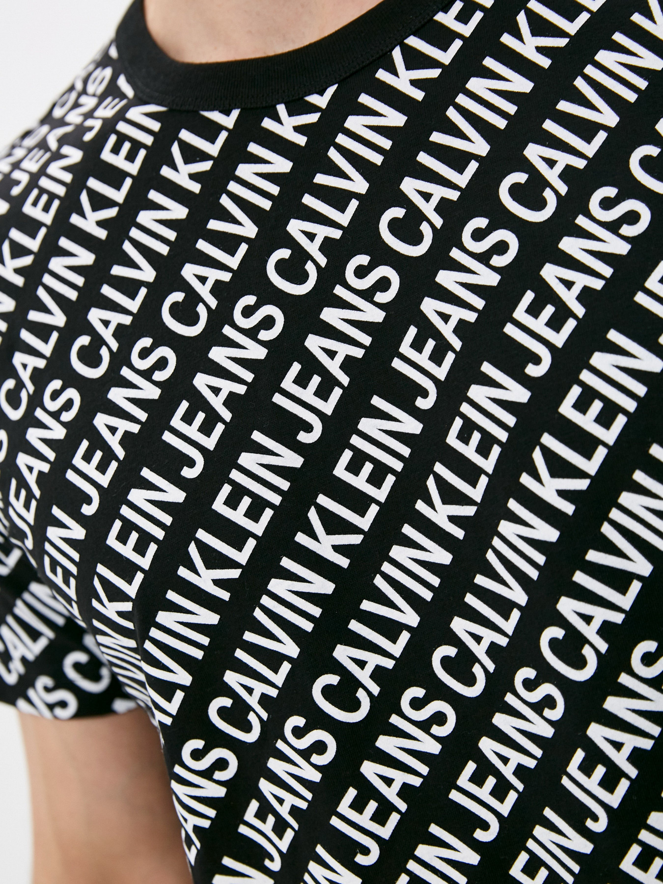 Футболки і поло Calvin Klein Jeans модель J30J318066_BEH Фото