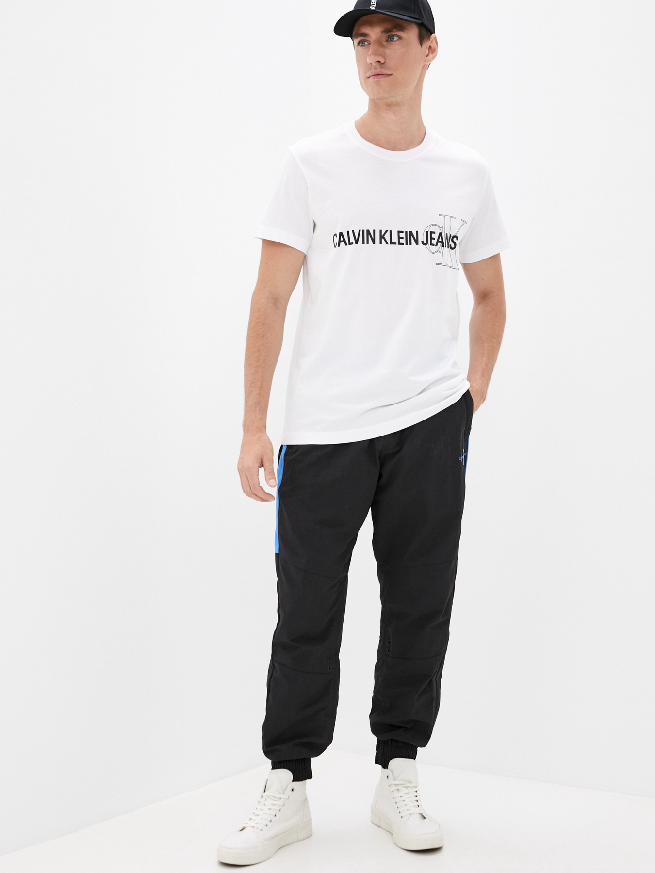 Футболки и поло Calvin Klein Jeans модель J30J318208_YAF Фото