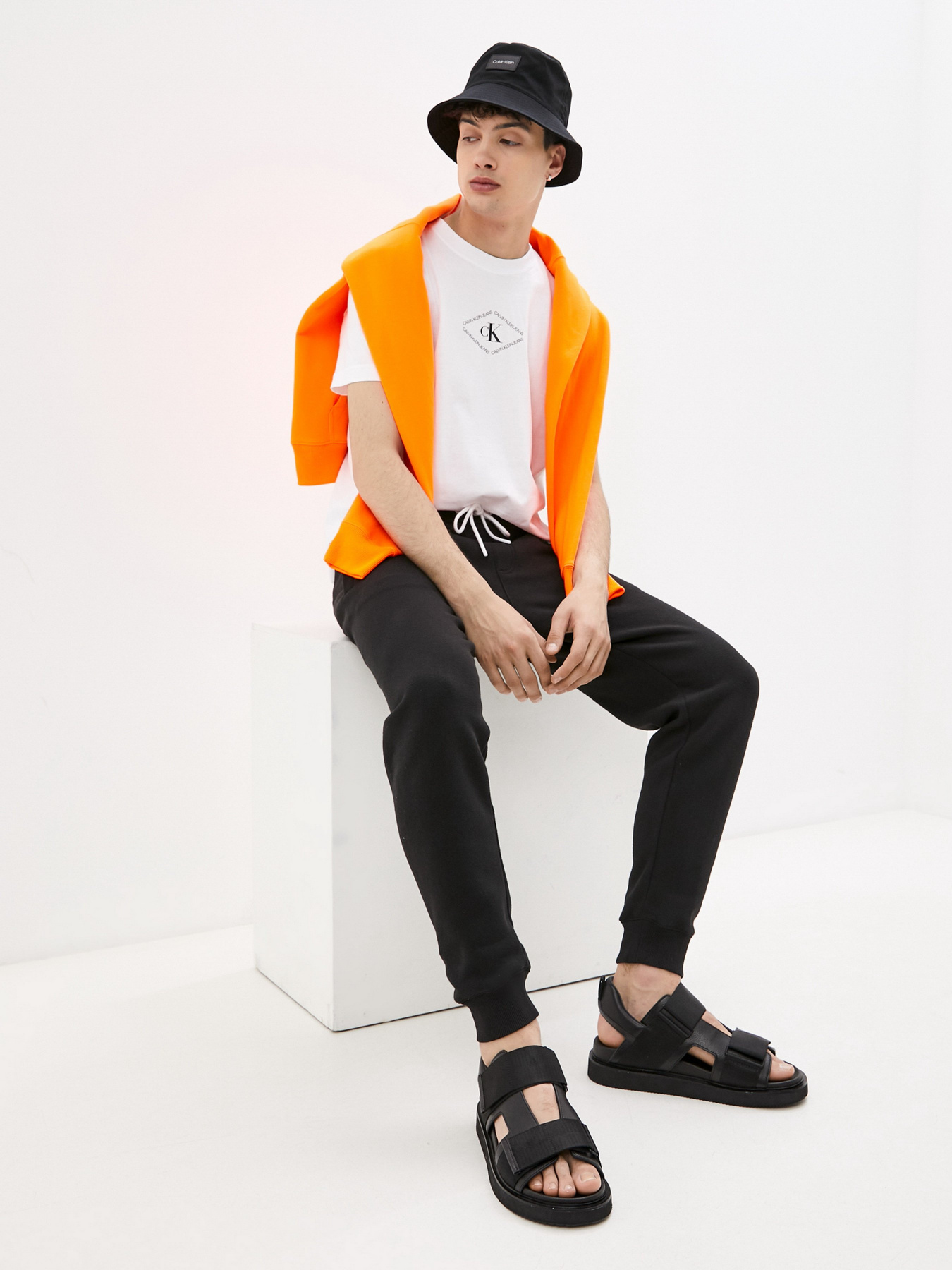 Штаны спортивные Calvin Klein Jeans модель J30J318306_BEH Фото