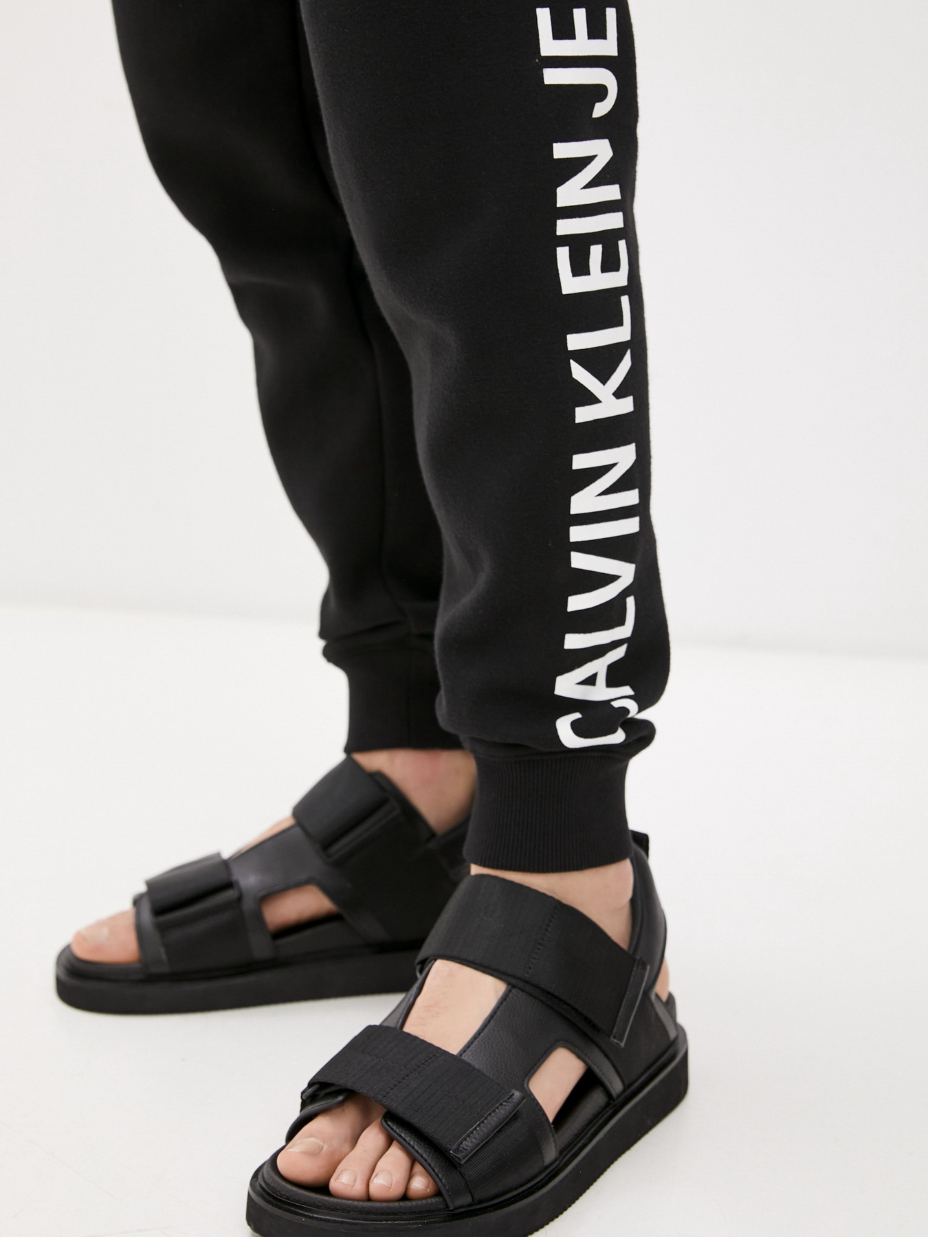 Штаны спортивные Calvin Klein Jeans модель J30J318306_BEH Фото