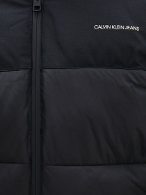 Демісезонна куртка Calvin Klein Jeans модель J30J318219_0GO Фото