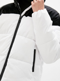 Демисезонная куртка Calvin Klein Jeans модель J20J216879_YAF Фото