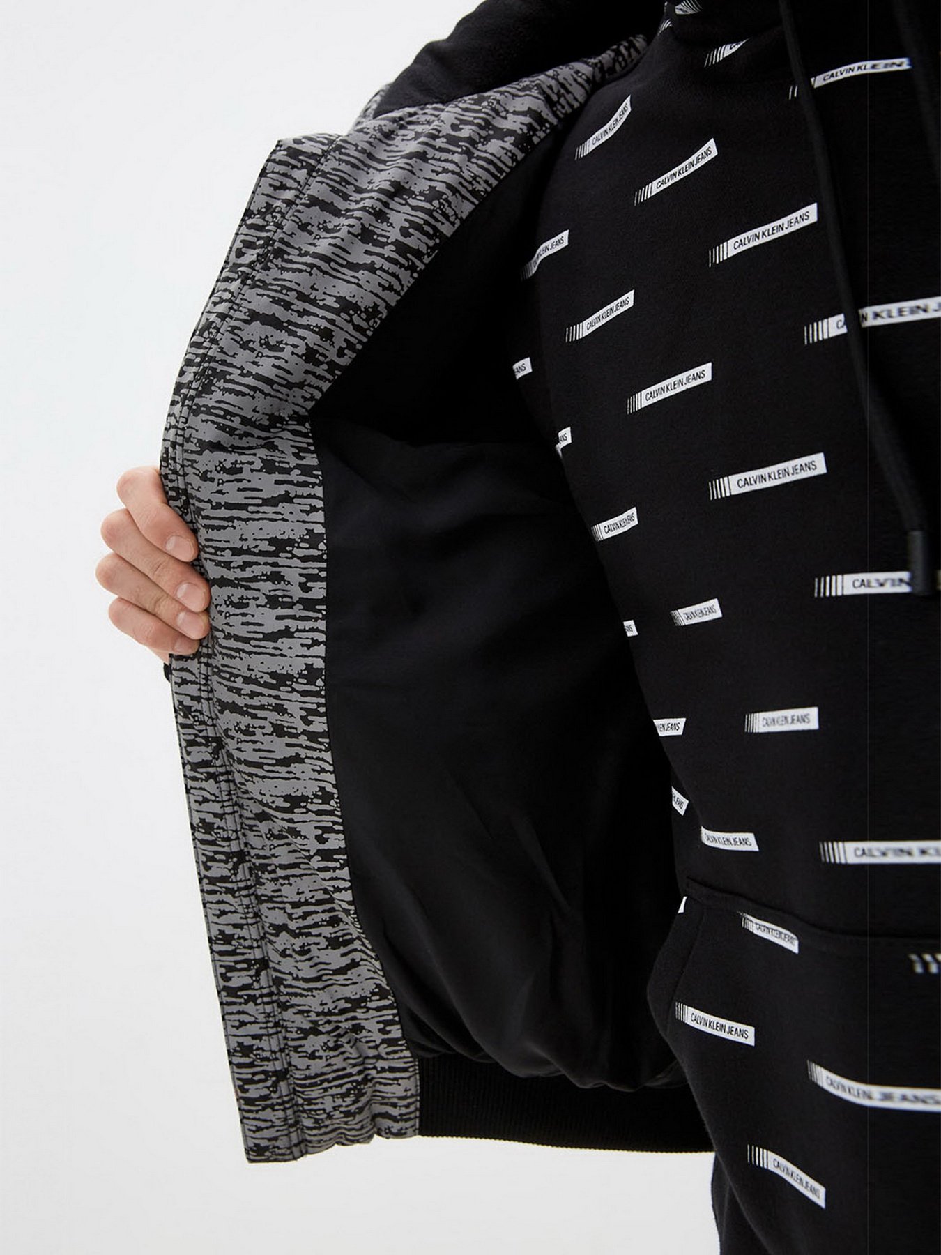 Демісезонна куртка Calvin Klein Jeans модель J30J318659_0GL Фото