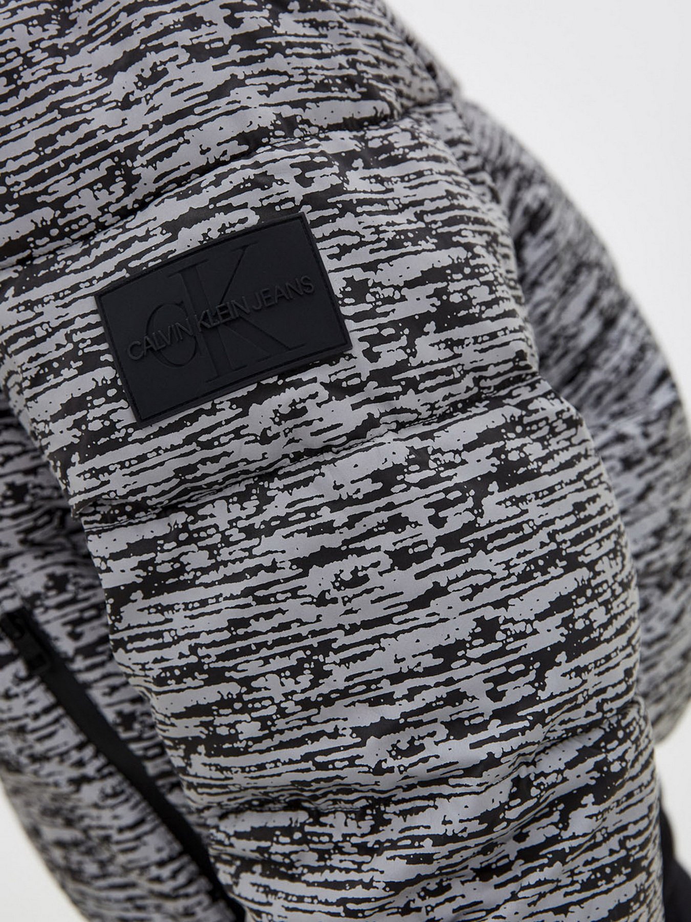 Демісезонна куртка Calvin Klein Jeans модель J30J318659_0GL Фото