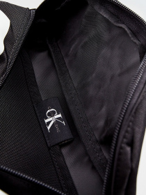 Поясная сумка Calvin Klein Jeans модель K60K608240_BDS Фото