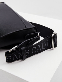 Сумка Calvin Klein Jeans модель K60K608693_BDS Фото