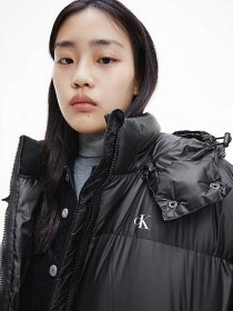 Зимняя куртка Calvin Klein Jeans Down Shiny модель J20J216884_BEH Фото