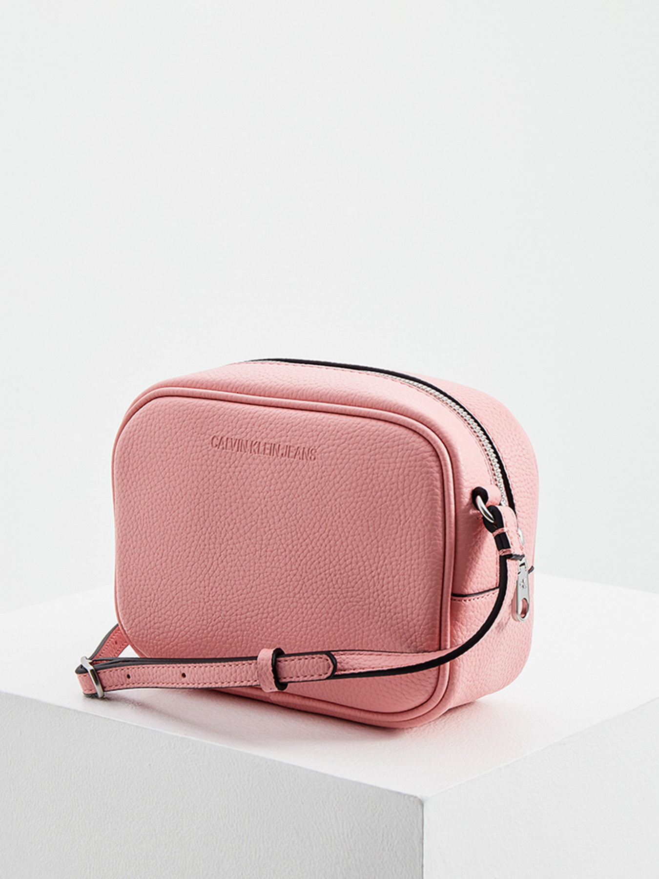 Сумка Calvin Klein Jeans модель K60K608561_TIV Фото