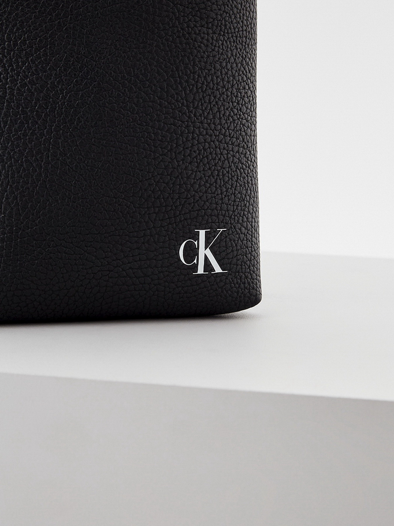 Кросс-боди Calvin Klein Jeans модель K50K508207_BDS Фото